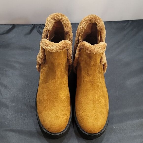 BRAND NEW AEROSOLES WOMEN'S SWALLOW CHELSEA FAUX SUEDE BOOT - Picture 3 of 16